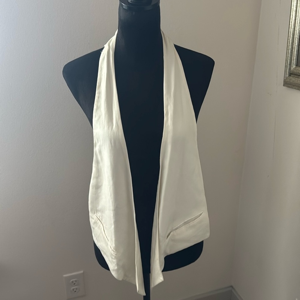 ZARA Woman white racer back linger front white vest Sz M